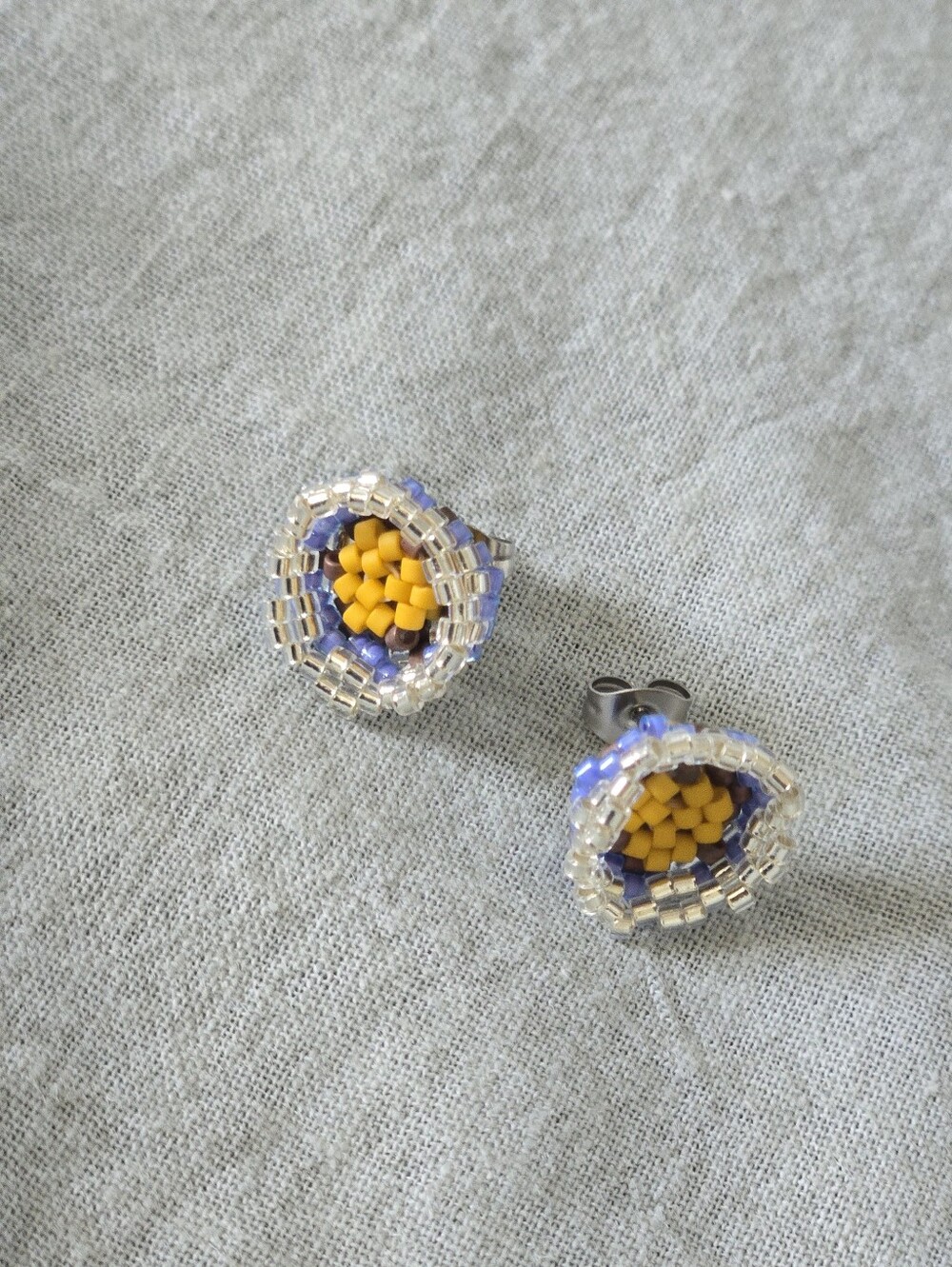 067 New Handmade Yellow & Purple Beaded Flower Stud Earrings